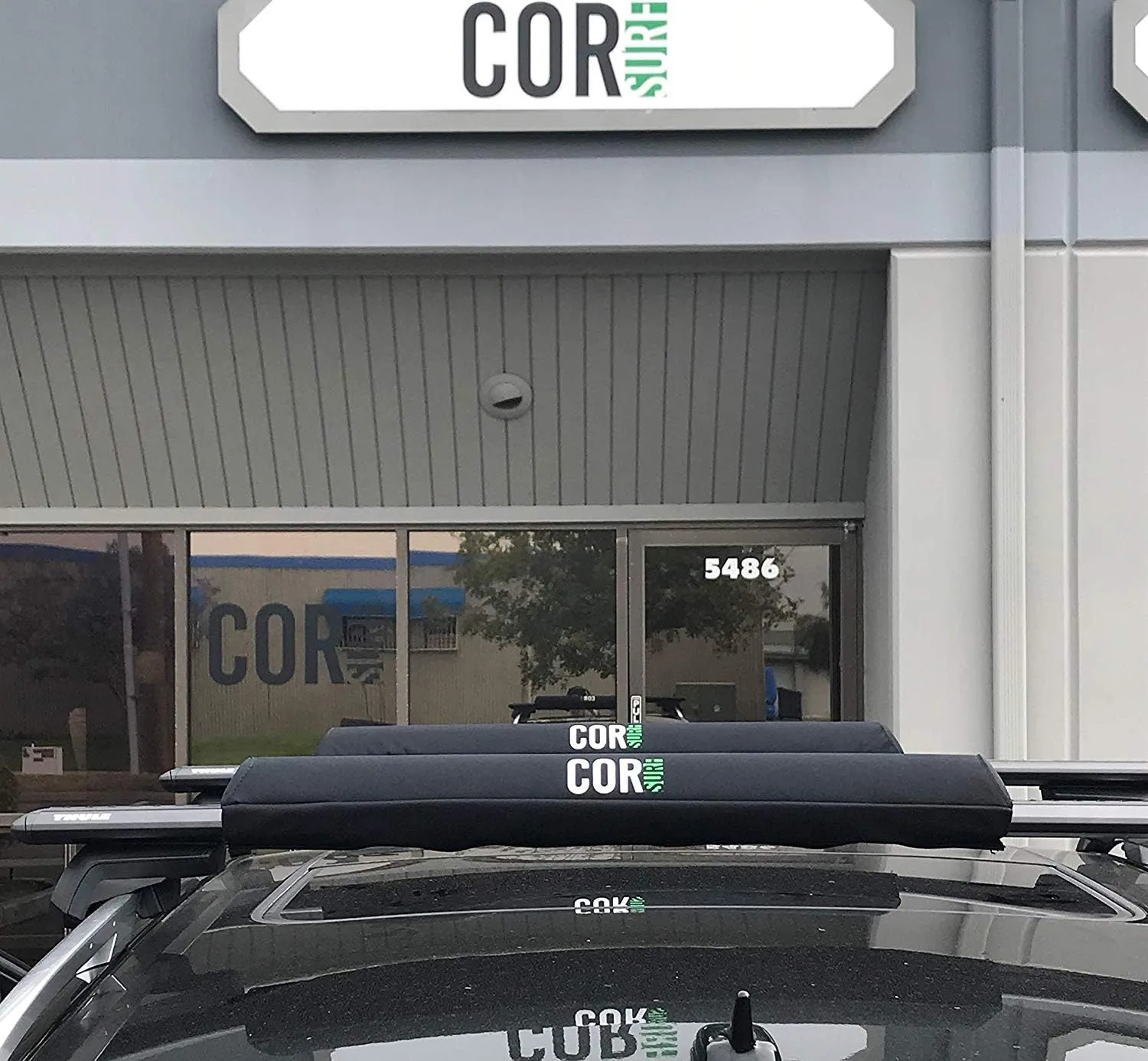 COR Surf Aero Roof Rack Pads for Paddleboard, Kayak, Surfboards, SUP, Snowboard, Paddleboard and Canoe | for Wide Aero Style Bars (Black, 28" Wide)