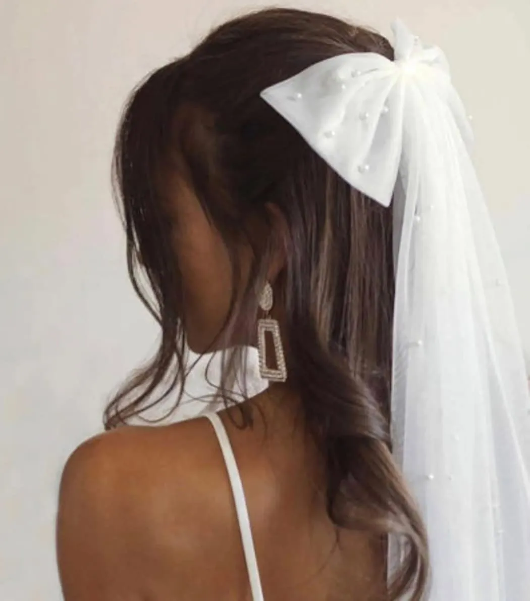 JEAIRTS Bridal Hair Bow Veil Pearl Wedding Hair Piece White Tulle Bow with Clip Bachelorette Party Hair Accessories for Women (Style 2)
