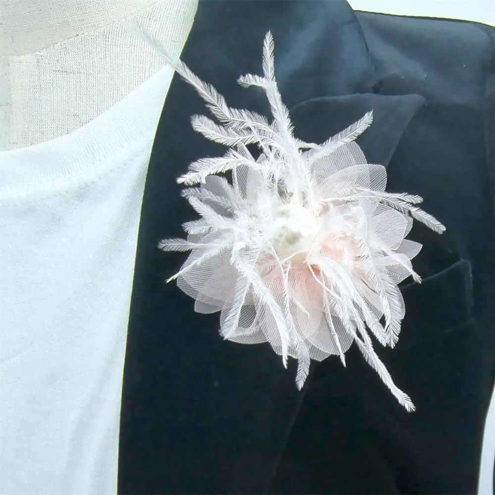Lady Fascinator Feather Flower Brooch for Women Elegant Shell Pearl Mesh Blossom Hair Clip Wedding Corsage Lapel Pin Bridal Hairband Derby Hat Cocktail Party Costume Accessories (Pink)