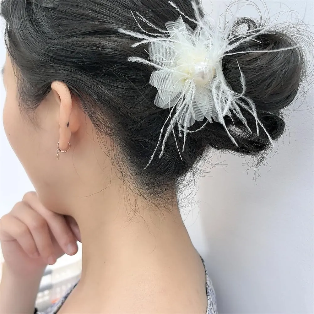 Lady Fascinator Feather Flower Brooch for Women Elegant Shell Pearl Mesh Blossom Hair Clip Wedding Corsage Lapel Pin Bridal Hairband Derby Hat Cocktail Party Costume Accessories (White)