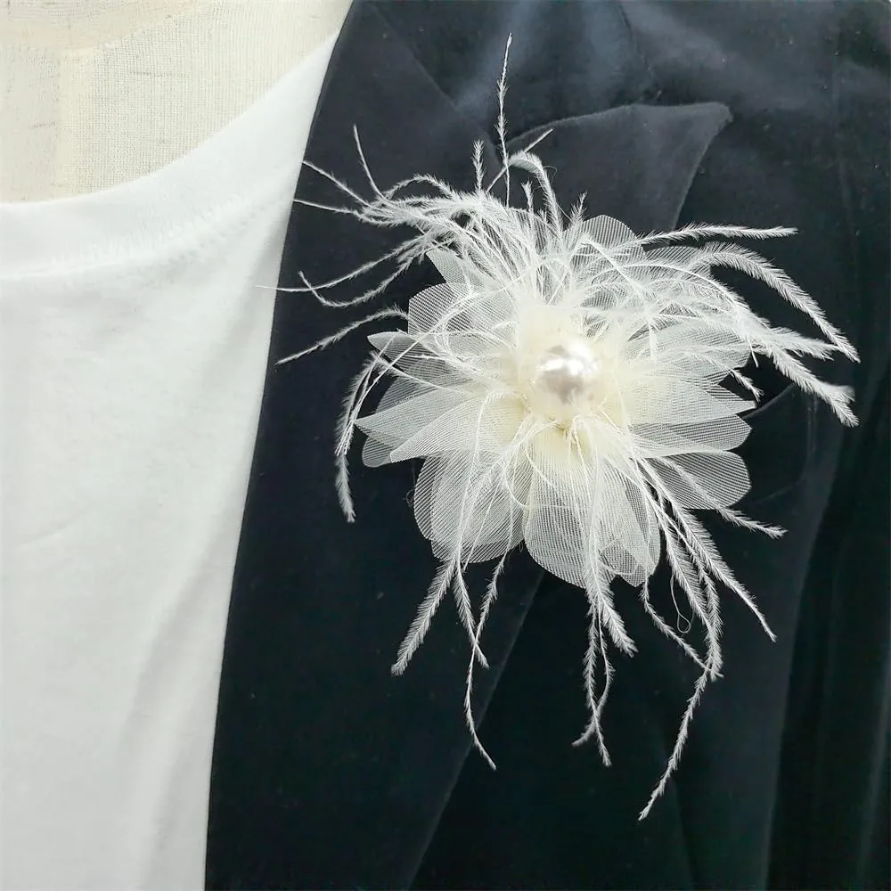 Lady Fascinator Feather Flower Brooch for Women Elegant Shell Pearl Mesh Blossom Hair Clip Wedding Corsage Lapel Pin Bridal Hairband Derby Hat Cocktail Party Costume Accessories (White)