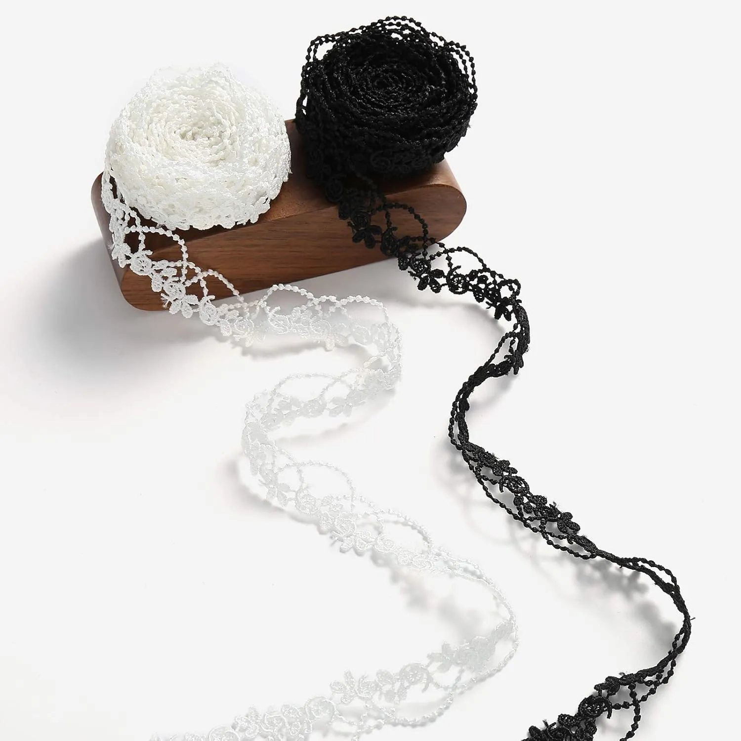 ToBeIT 15yard White Lace Trim Embroidery Lace Trim Vine lace for Decoration Edging Crafts Veils Costumes Table RunnerWhite-D